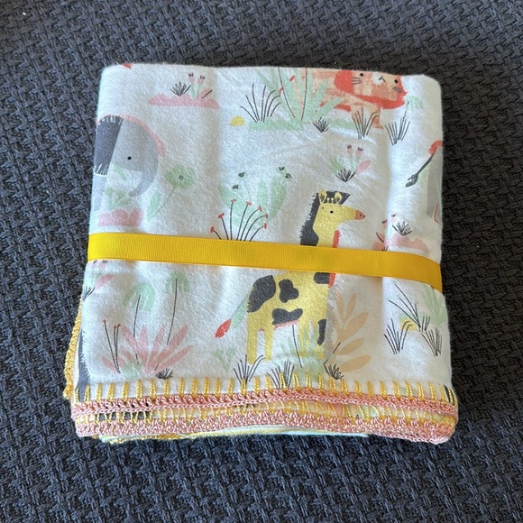 Assorted baby cloths, burp cloths, or blanket - Picture 3 of 10